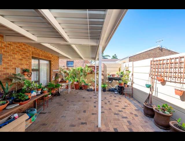 3 BEDROOM TOWNHOUSE FOR SALE IN DE OUDE SPRUIT